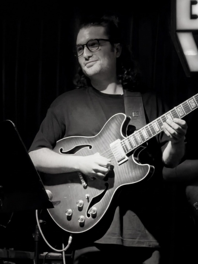 Erkan Zeki Ar performing live with guitar